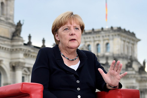 Merkel: Bizim kendi ordumuz meclisi bombalasa...