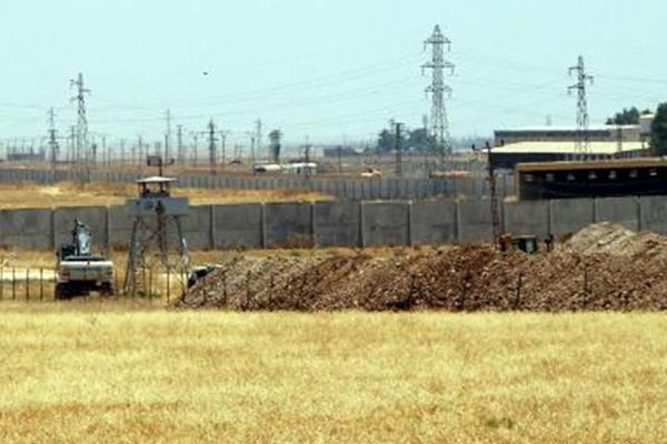 Suriye sınırına hendek kazılıyor