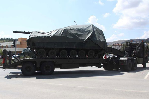 Zırhlı araçlar Ankara'dan Çankırı'ya götürülüyor
