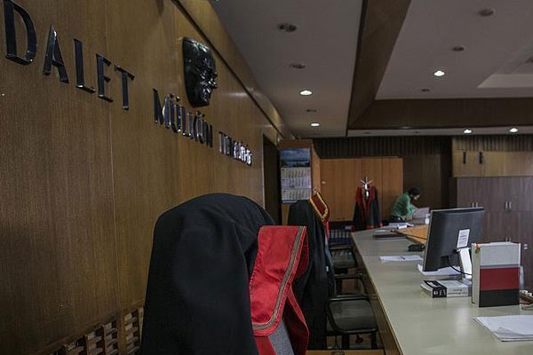 16 askeri hakim ve savcı tutuklandı