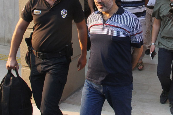 Adana'da 16 polis tutuklandı