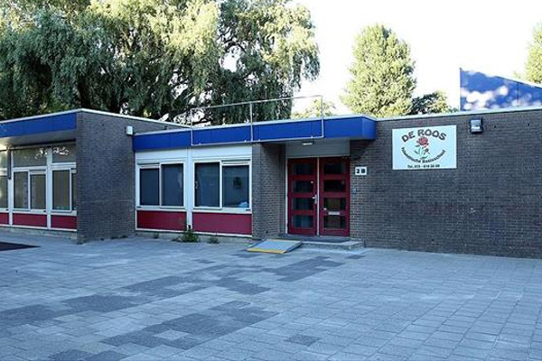 Hollanda'da aileler FETÖ okullarından çocuklarını alıyor