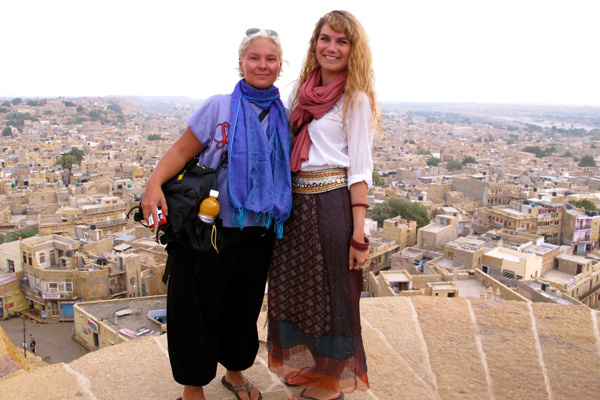 Hindistan'dan turistlere: Etek giytmeyin