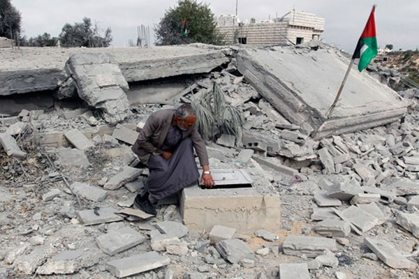 İsrail Filistinli ailenin evini yıktı