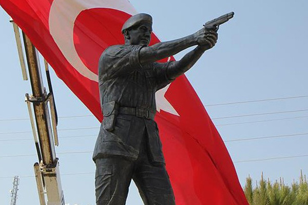 Ömer Halisdemir'in heykeli açıldı