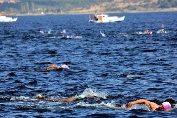 Çanakkale Boğazı'nı yüzerek geçtiler
