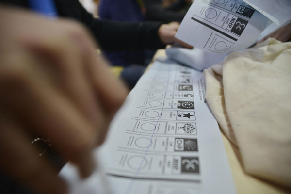 AK Parti'den 'üç seçim üç yıla yayılsın' önerisi