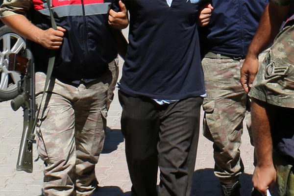 PKK'lılarla halay çeken 8 kişi gözaltına alındı