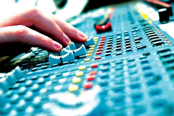 İsrail bir Filistin radyosunu kapattı