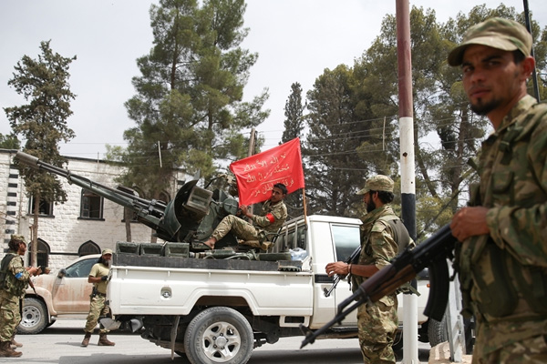 Cerablus'a müdahele muhalifleri nasıl birleştirdi?