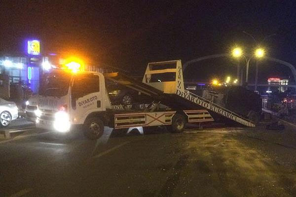 Zırhlı polis aracı kaza yaptı