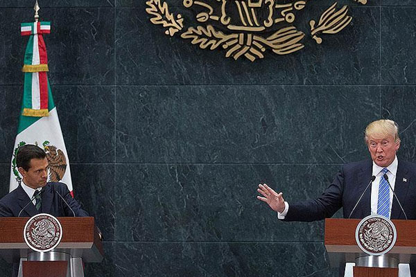 Trump, 'duvarı' yerinde de savundu