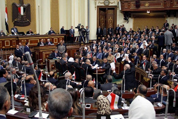 Mısır'da tartışmalı kilise yasası onaylandı