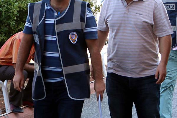 Kocaeli'de 24 emniyet mensubu tutuklandı