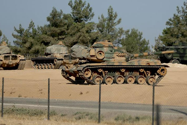 Sınırdaki birliklere tank takviyesi