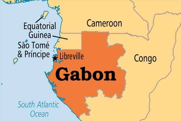 Muhalifler parlamento binasını ateşe verdi