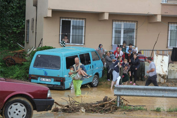 Rize'de 1 saatte 254 kilo yağış düştü