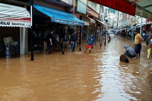 Rize'de şiddetli yağış: 1 çocuk kayıp