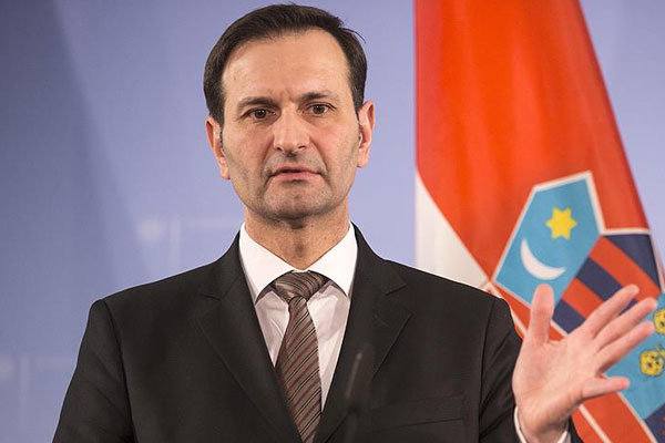 Hırvatistan: Sığınmacı akınında tel örgü çekeceğiz