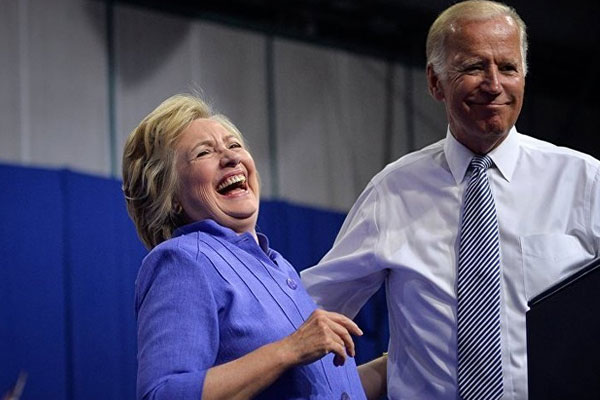 Biden, Clinton'un mitingine katıldı