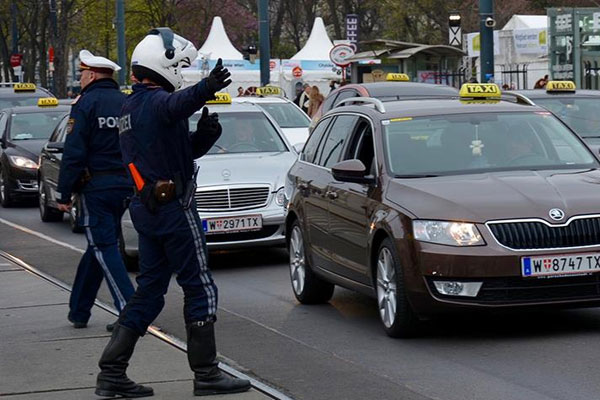 PKK'ya tepki gösteren taksiciye ceza