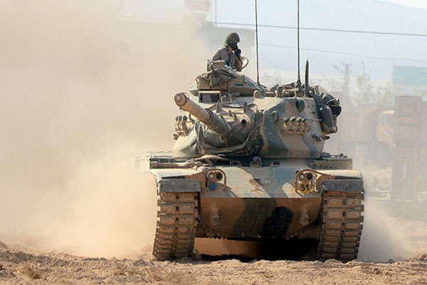 Sınıra askeri sevkıyat sürüyor