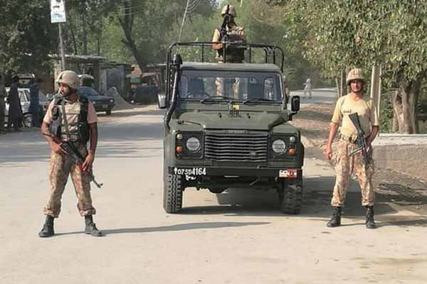 Pakistan'da mahkemeye canlı bomba saldırısı: 12 ölü