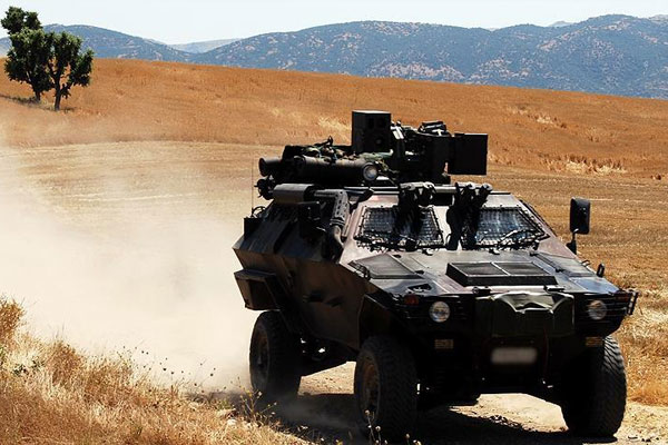 Askeri aracın geçişi sırasında patlama: 1 yaralı