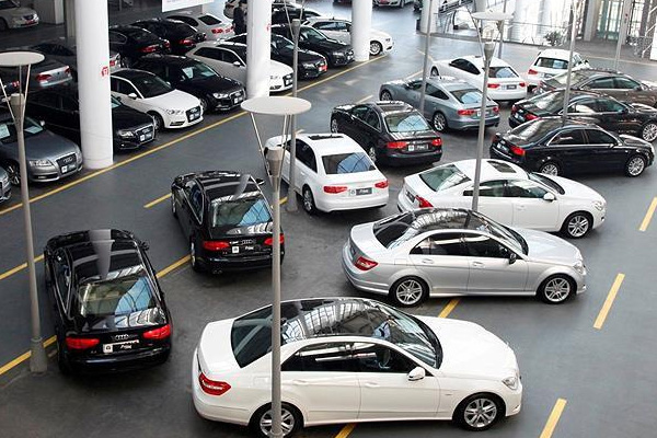 Otomobil pazarı daraldı