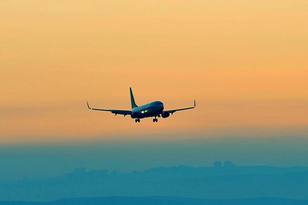 Rusya’dan ilk charter uçak Antalya’da