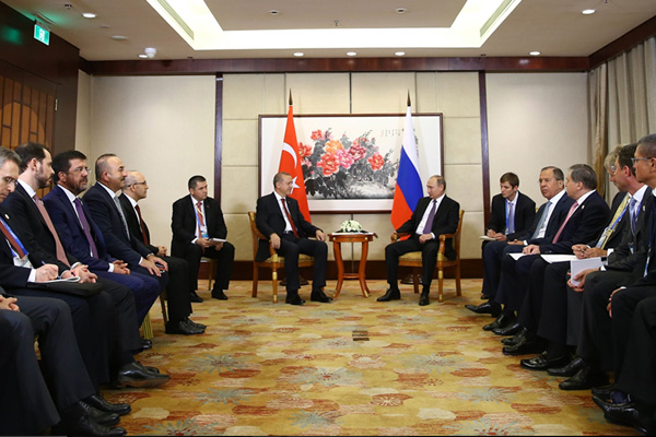 Putin: Türkiye'nin zor dönemlerden geçtiğini görüyoruz