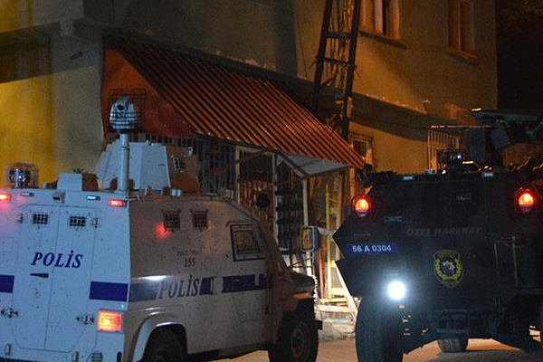 Siirt'te polis lojmanlarına roketli saldırı