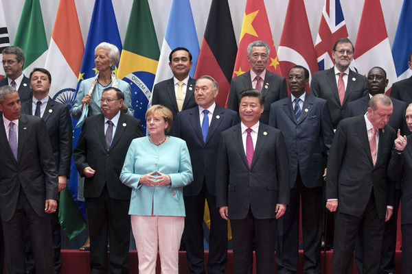 G20 aile fotoğrafıyla resmen başladı
