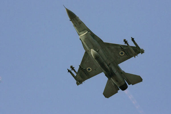 İsrail Suriye'ye hava saldırısı düzenledi