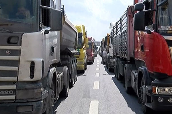 3. köprü yolunu trafiğe kapattılar