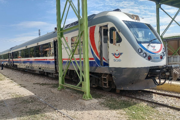 Bomba ihbarı yapılan trenden uyuşturucu çıktı