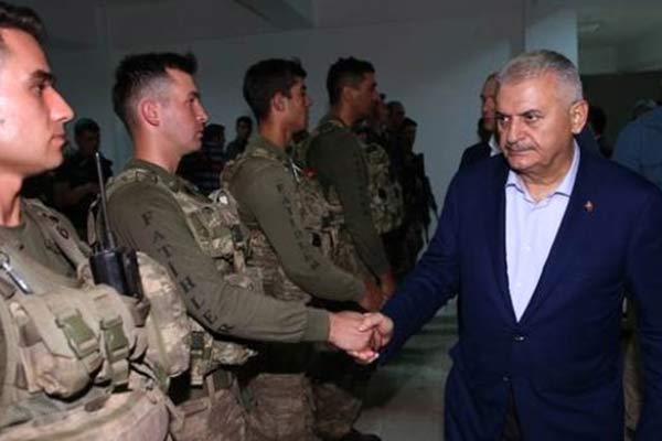 Başbakan Yıldırım'ın ziyaret ettiği tugaya havan saldırısı