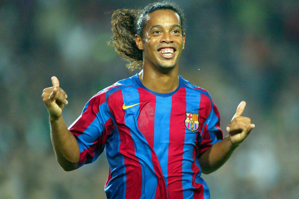 Ronaldinho yeniden Barca'da
