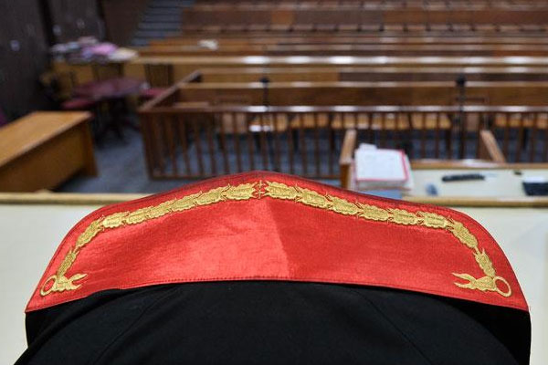 Eski savcı İzmir'de yakalandı