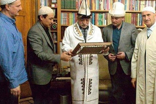 Cemaat'in 'fotoğraf albümü' ele geçirildi