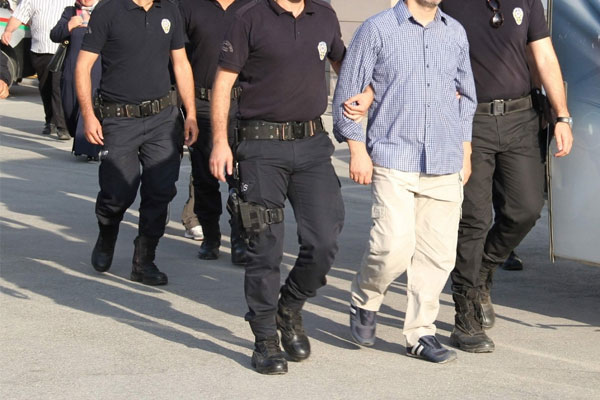 FETÖ’den gözaltına alınan 23 kişi tutuklandı
