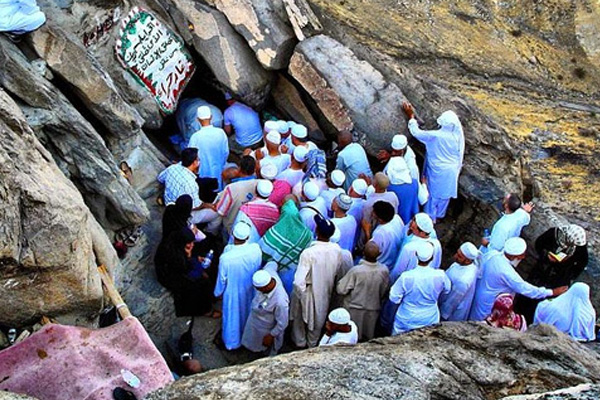 Hacı adayları Hira Mağarası'nı ziyaret ediyor