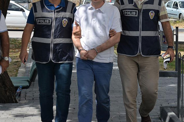 AK Parti ilçe Başkanı ile MHP meclis üyesi gözaltında