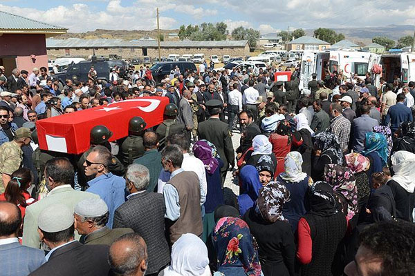 Van'da 2 korucu şehit oldu