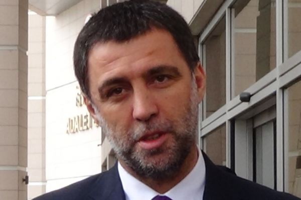 TRT'den Hakan Şükür'e servet