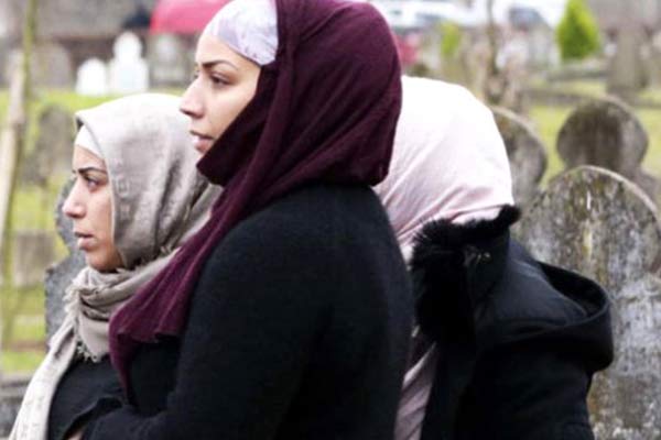 Fransa'da başörtülü velileri okula sokmadılar