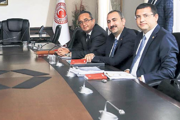 Üç parti YÖK'ün kaldırılmasında uzlaştı