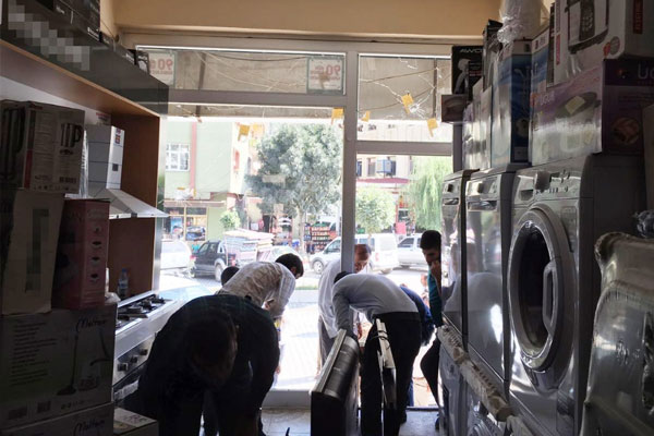 Şemdinli’de bir iş yeri tarandı