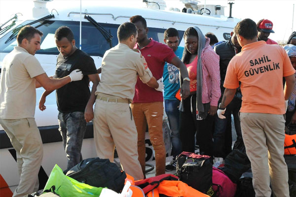 25 kişilik botta 65 kaçak göçmen yakalandı