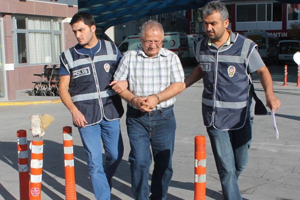 Akademisyenlere FETÖ operasyonu